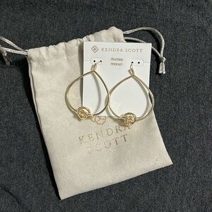 Kendra Scott Gold Earring!